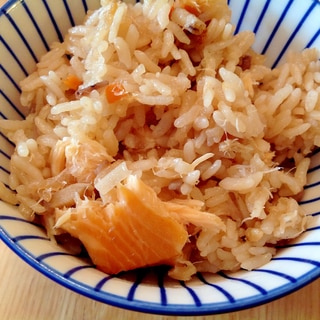 もち米入りサーモン炊き込みご飯
